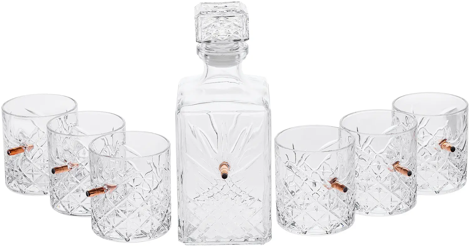 Набор посуды GUN&FUN из 6 стаканов и графина "хрусталь" с пулей. Объем - 750 мл.